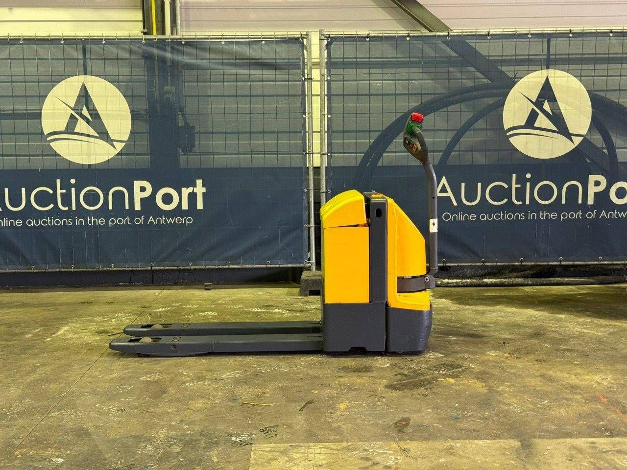 Pallet truck Jungheinrich EJE 220r Electric 