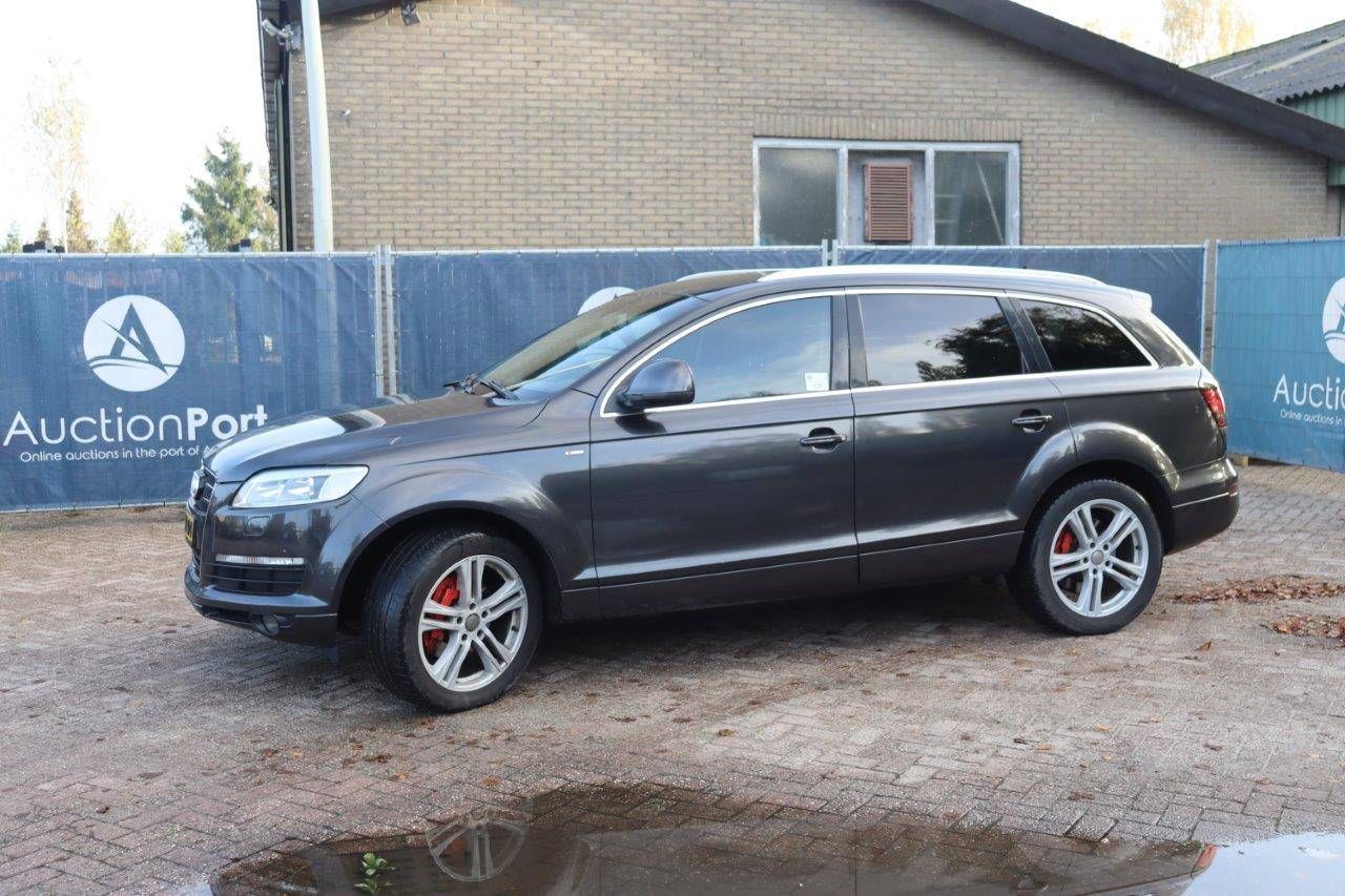 Audi Q7 Petrol 350hp 2006