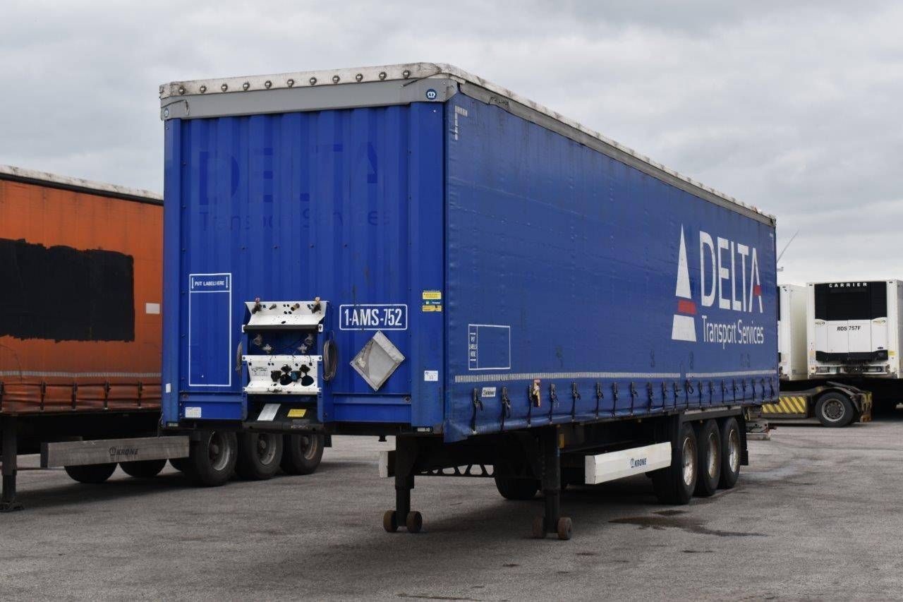 Sliding curtain semi-trailer Krone SD
