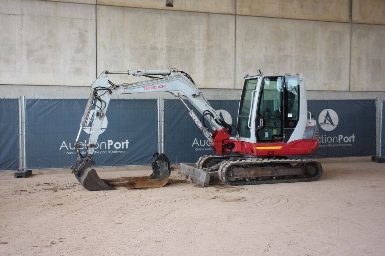 Crawler excavator Takeuchi TB250 Diesel 29.5kW 2017