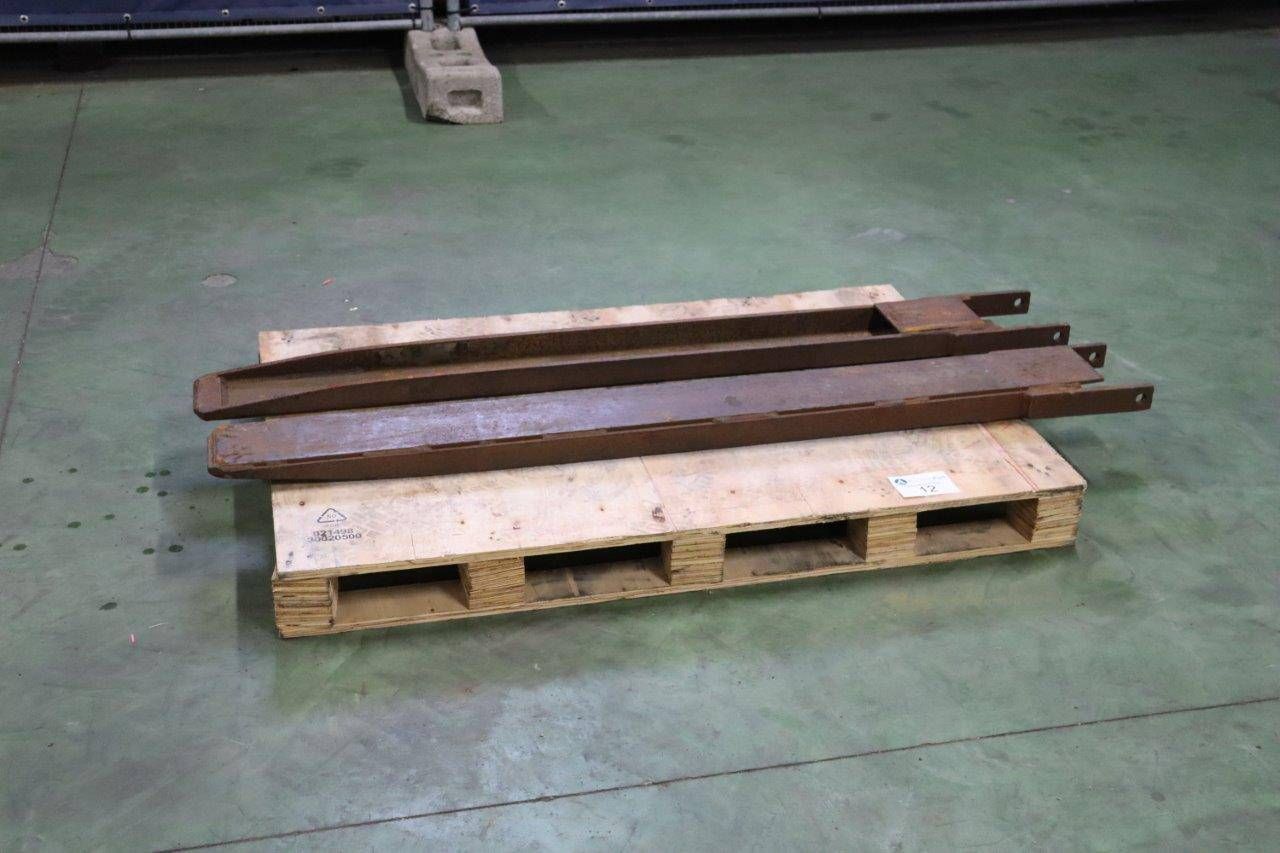 Set of forklift extension forks