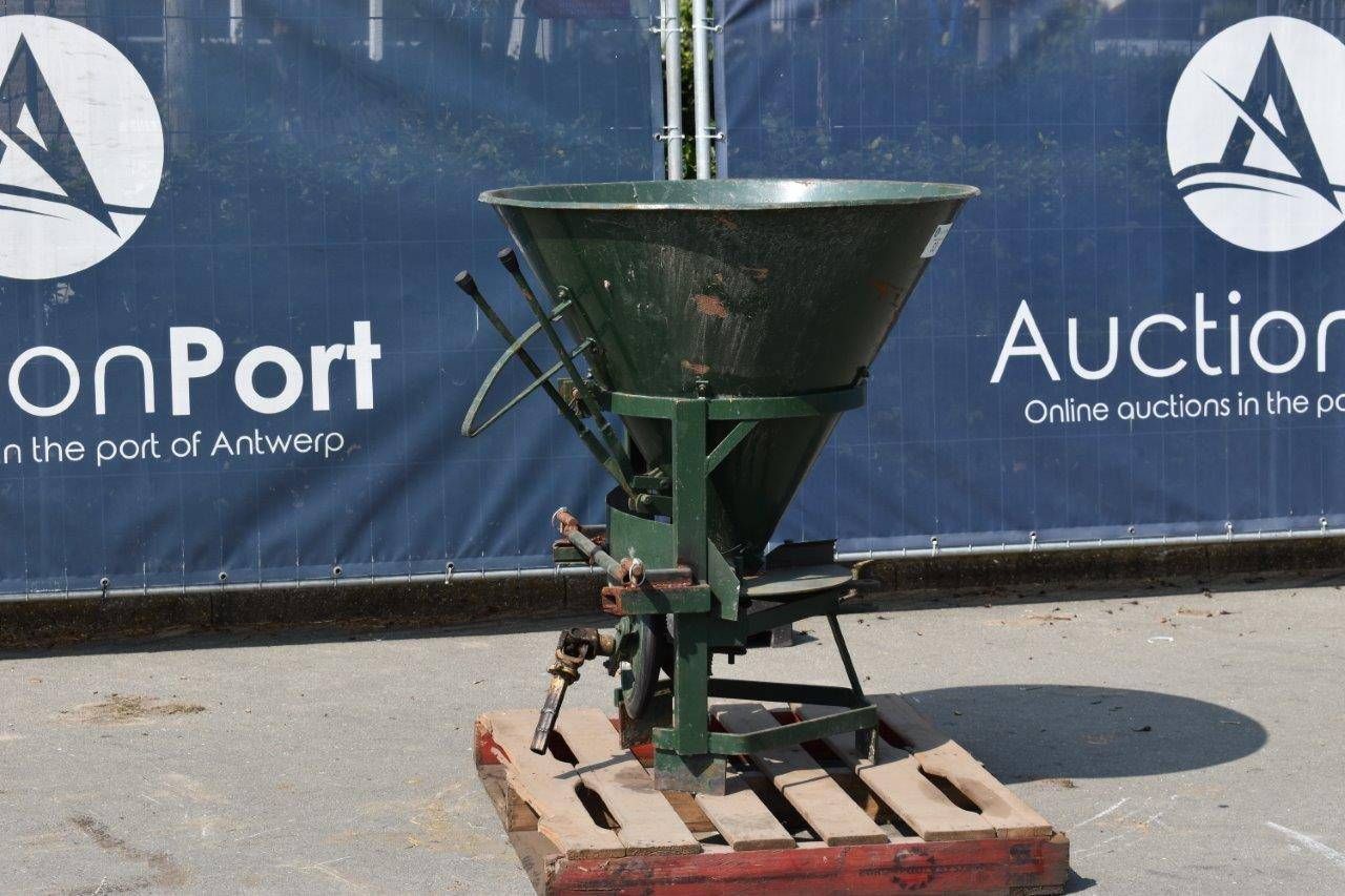 Fertilizer spreader JOLA (Margin)