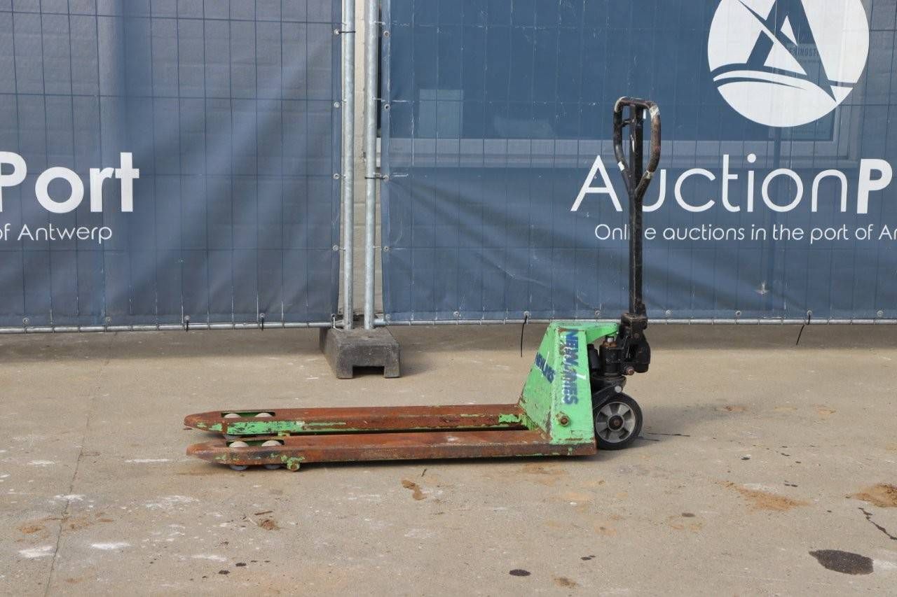 Pallet truck