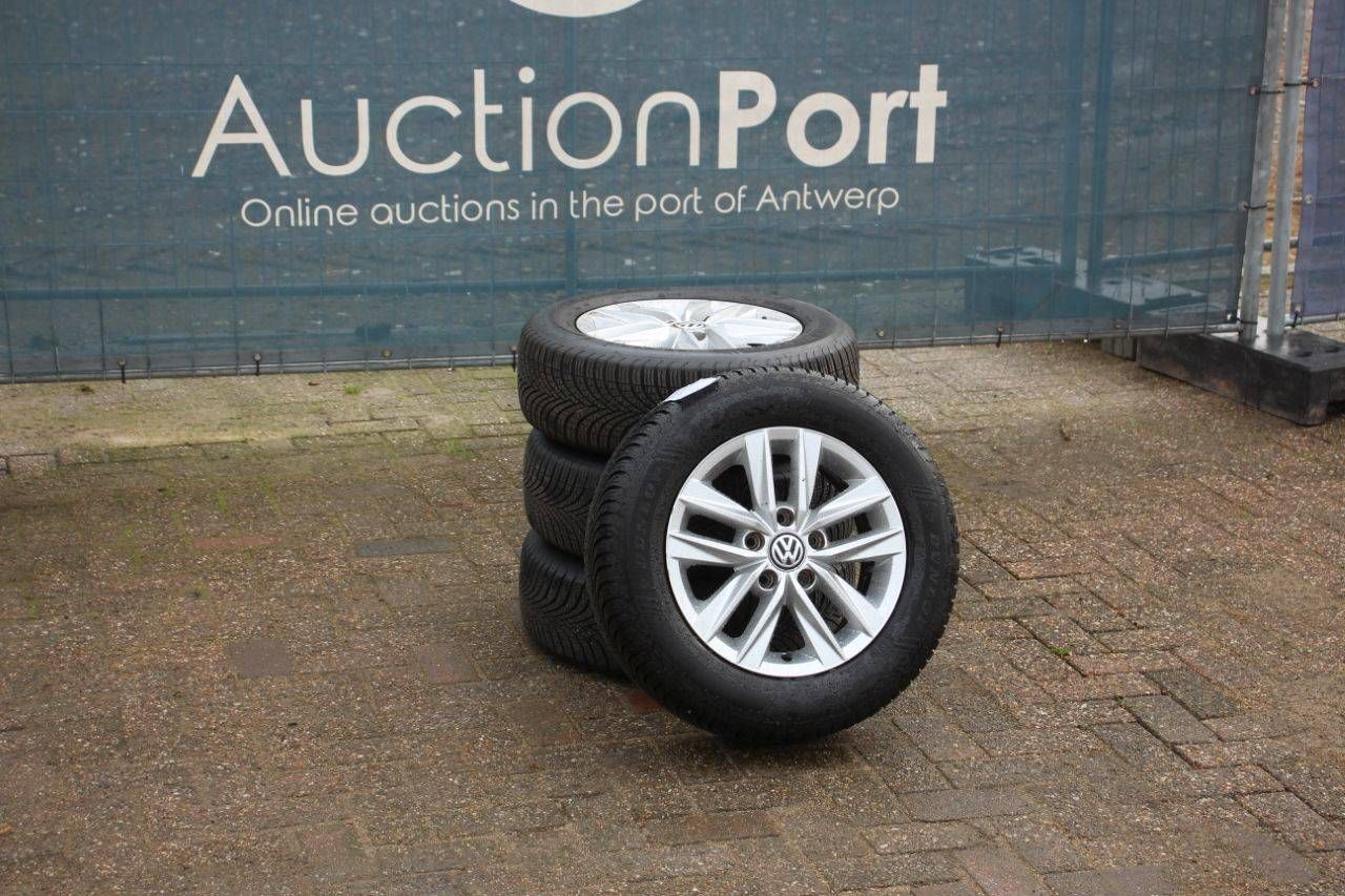 Dunlop 195/65R15 tires with Volkswagen rims, 4 pieces (margin)
