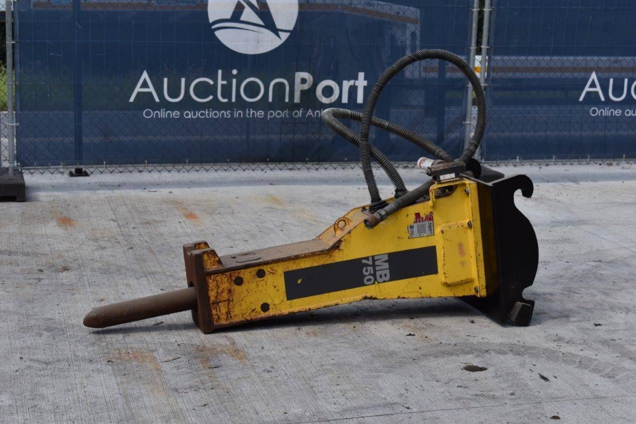 Martillo demoledor hidráulico MB 750