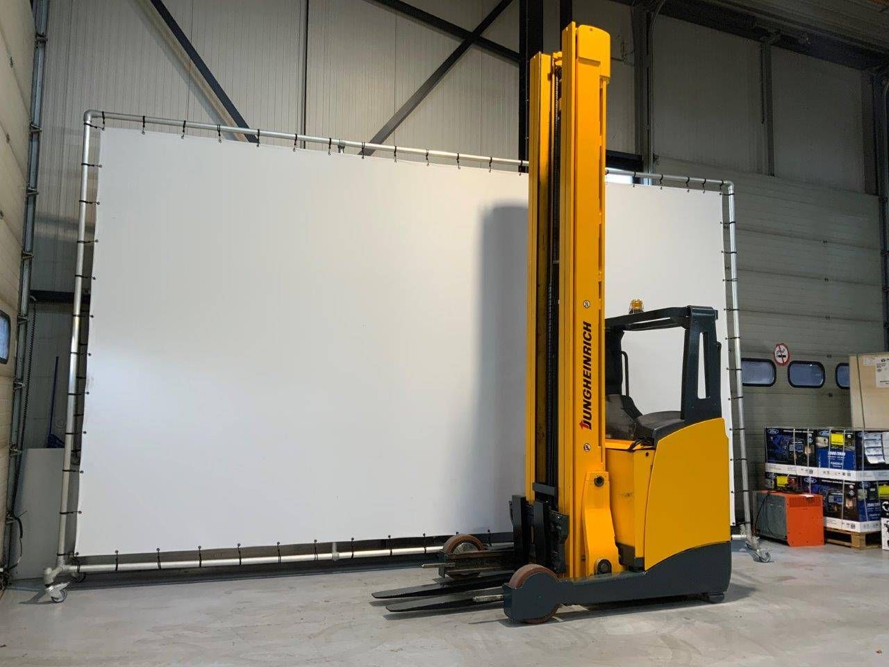 Reach truck Jungheinrich ETV 320 Electric 2000kg 10.8m 2011