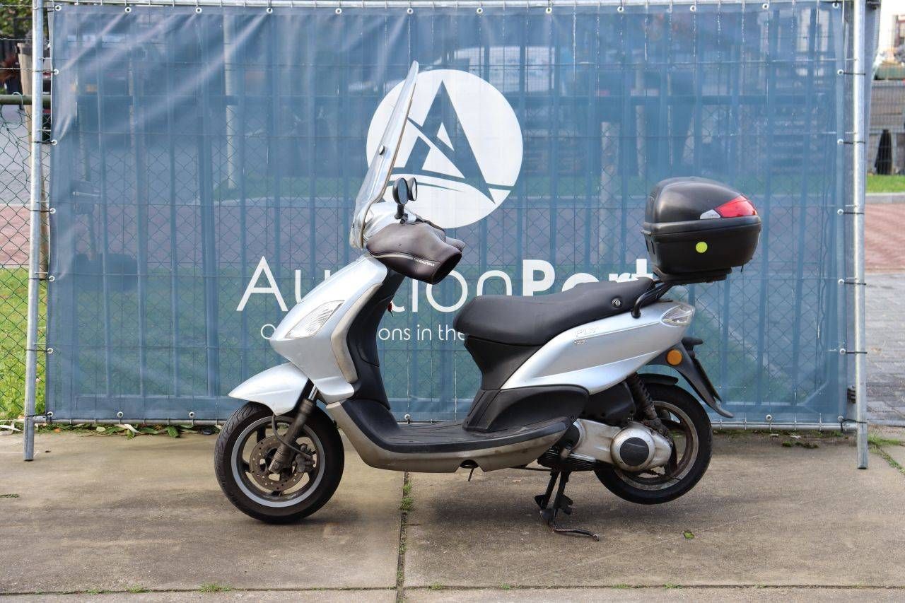 Scooter Piaggio Fly 125 gasolina 10,4 CV