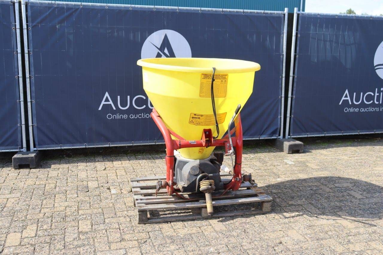 Fertilizer spreader Cosmo 400 2010