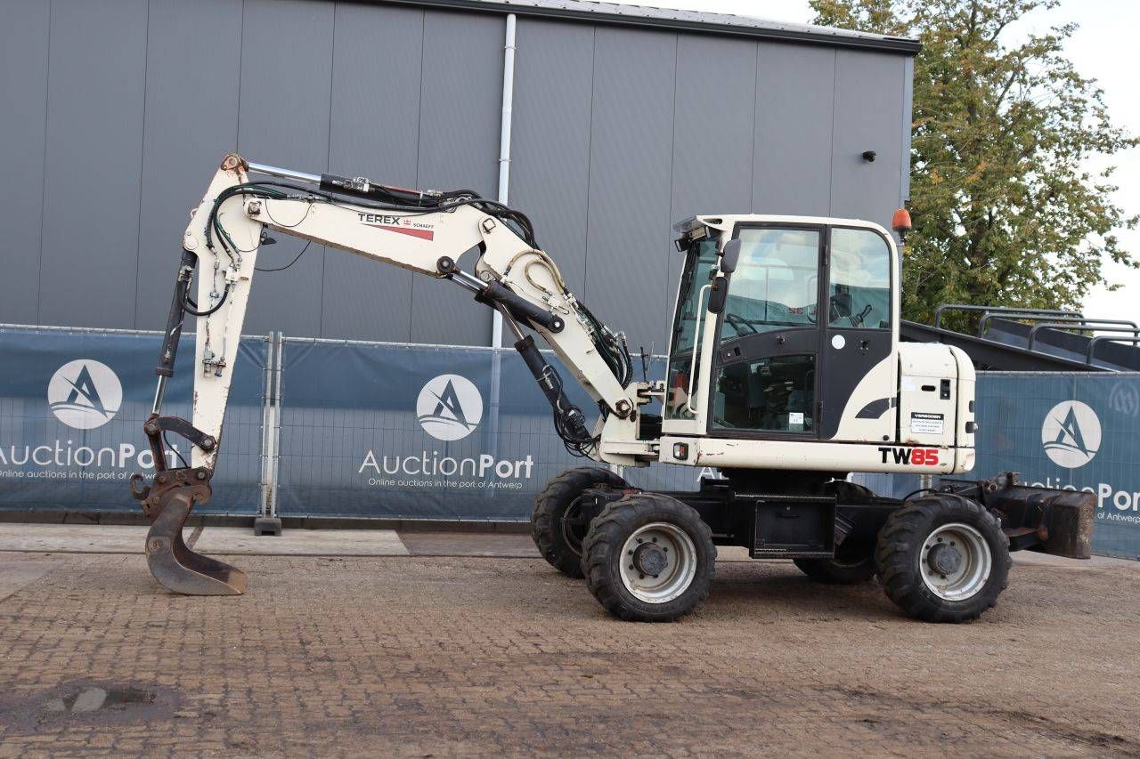 Wheel excavator Schaeff HML 32 Diesel 2002
