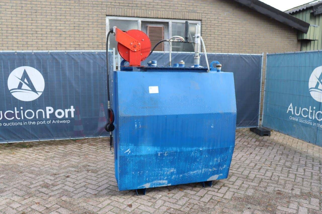 Oil tank 