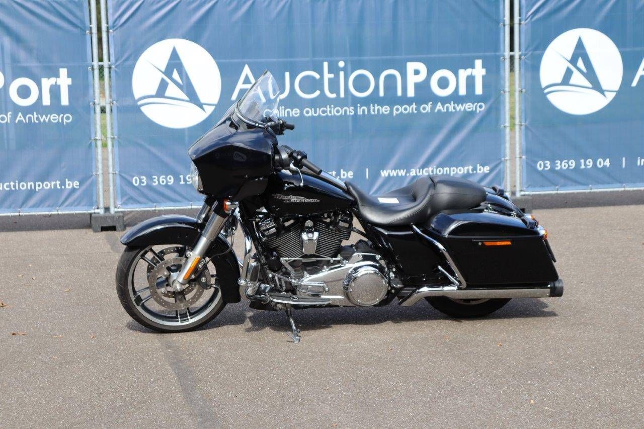 Motorcycle Harley-Davidson FLHX Street Glide 107 inch Petrol 2016 (Margin)