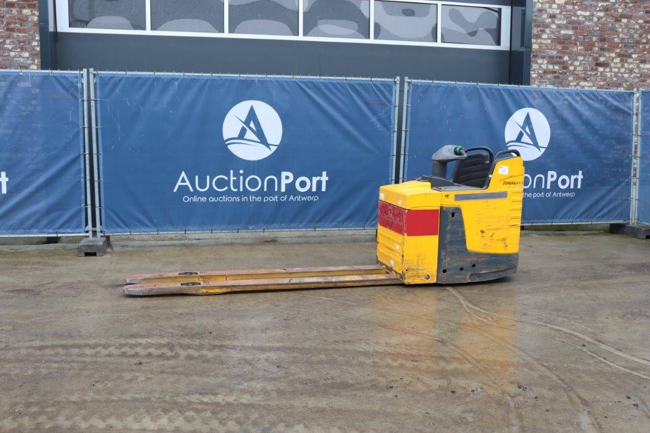 Pallet truck Jungheinrich ERE 225 Electric 2500kg