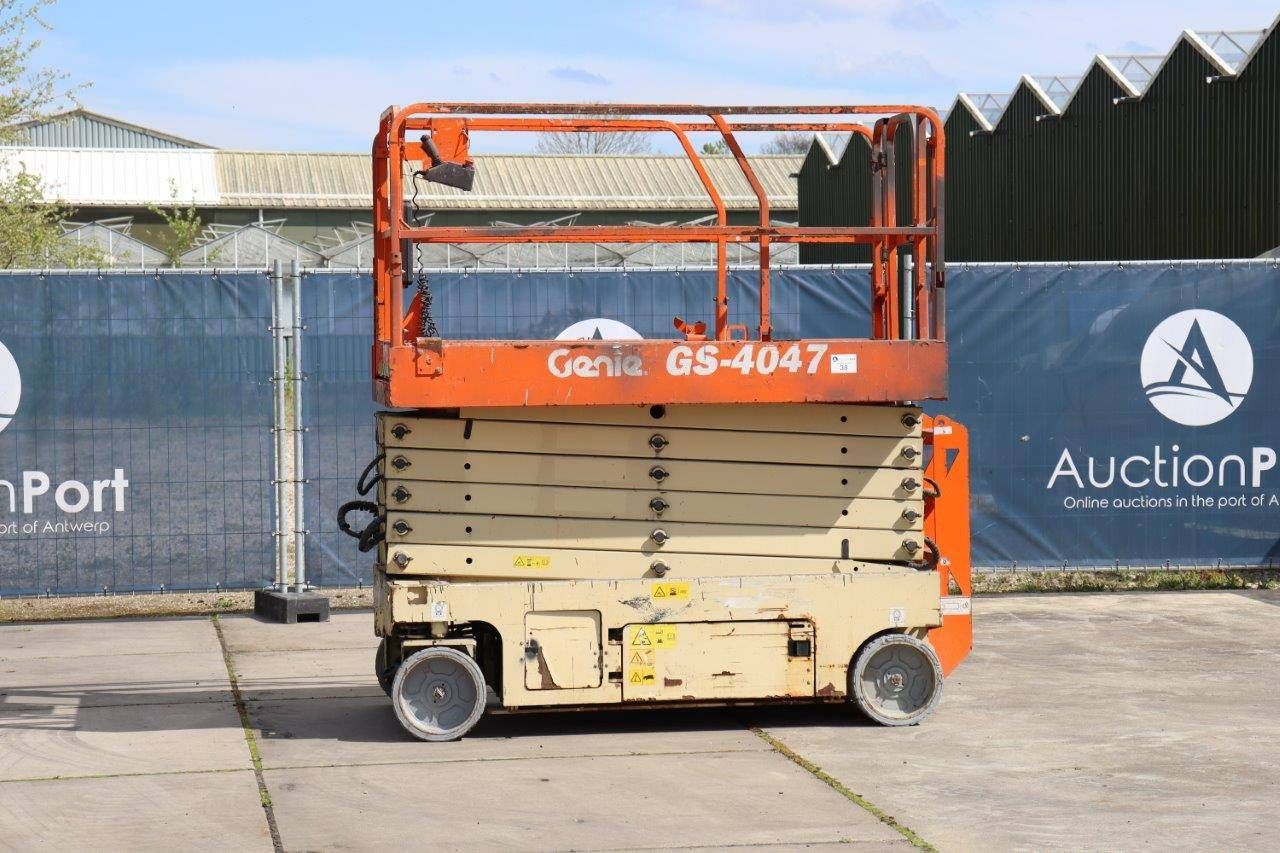 Scissor lift Genie GS4047 Electric 350kg 13.7m 2013