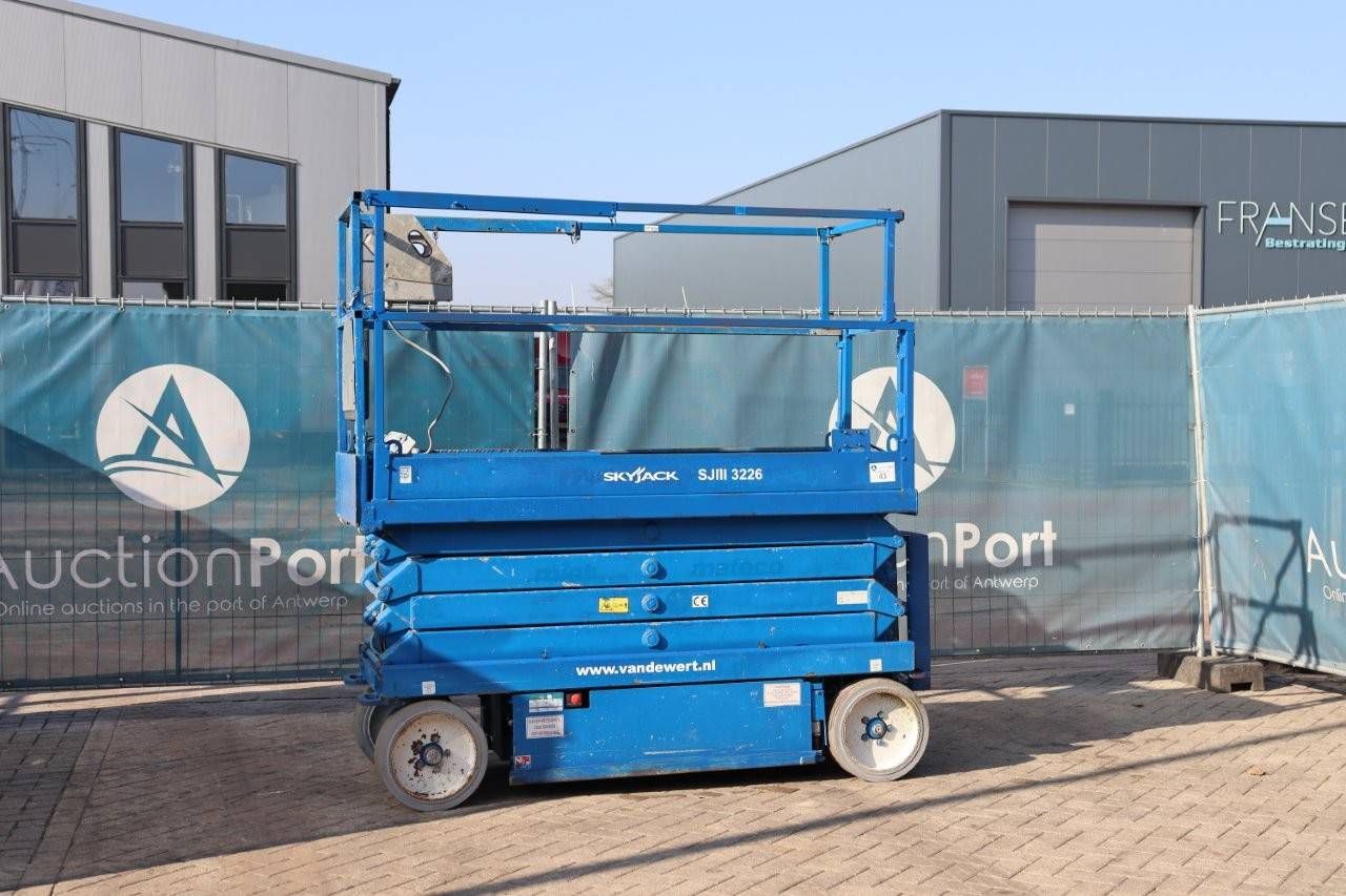 Scissor lift Skyjack SJIII 3226 Electric 9.92m