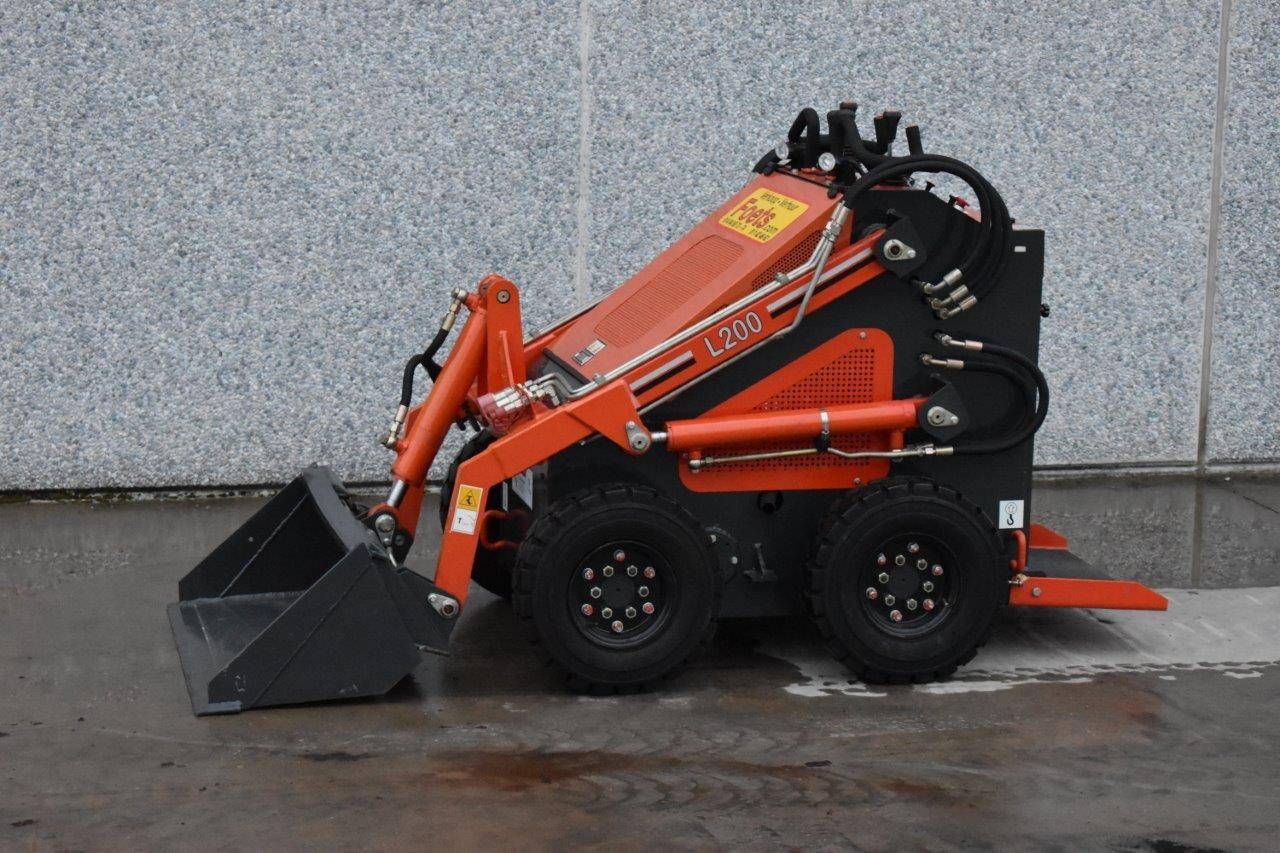 Kompaktlader L200 Benzin Neu