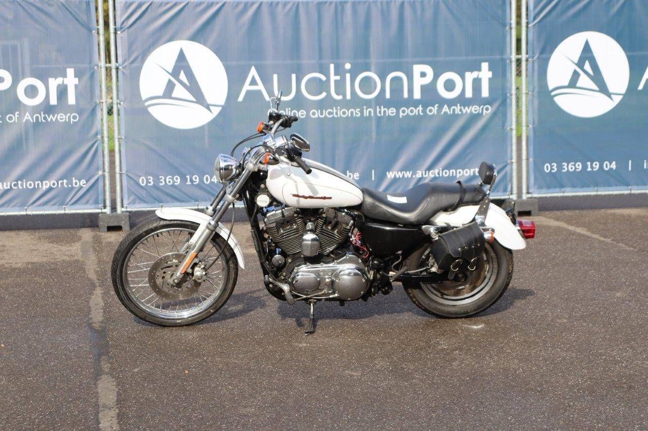 Motorcycle Harley-Davidson Sporter XL1200 Custom 2006