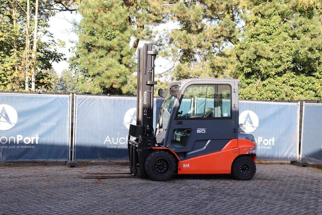 Carrello elevatore elettrico Toyota 8FBMT50, portata 5000 kg, altezza di sollevamento 4,5 m, anno 2020.