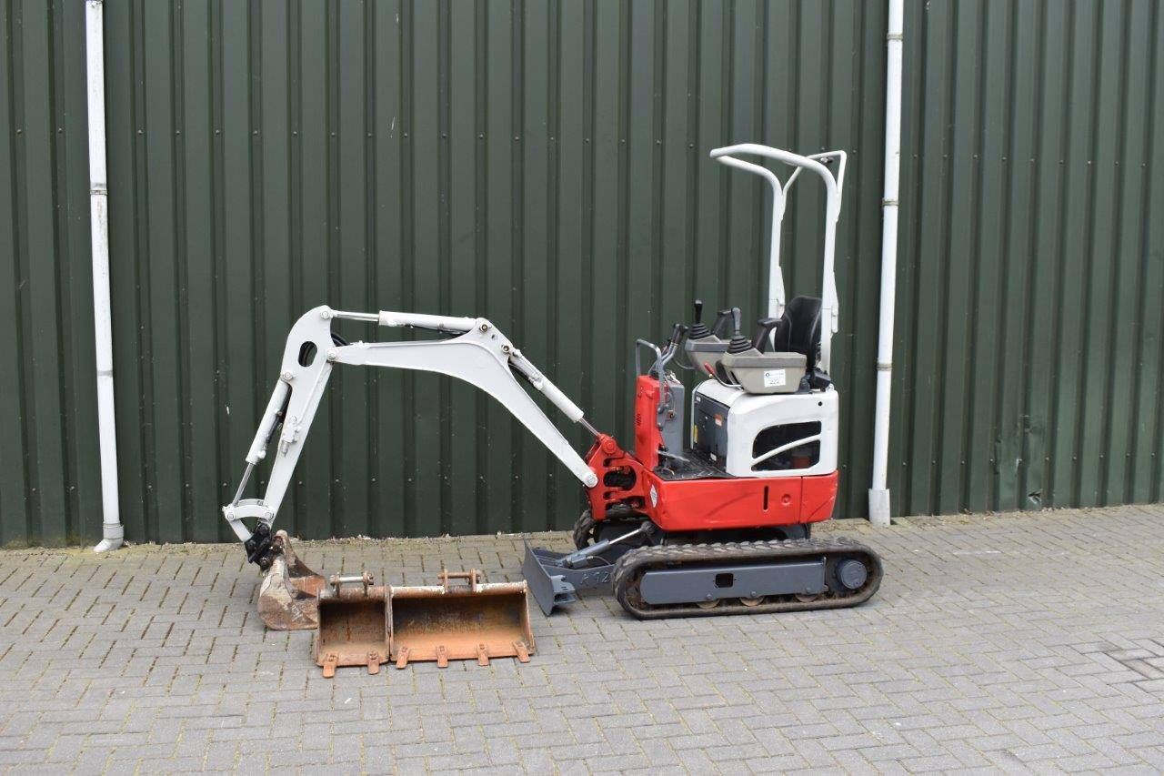 Mini digger Takeuchi TB210R Diesel
