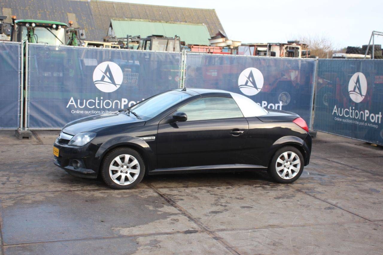 Convertible Opel TIGRA Petrol 125hp 2004 (Margin)