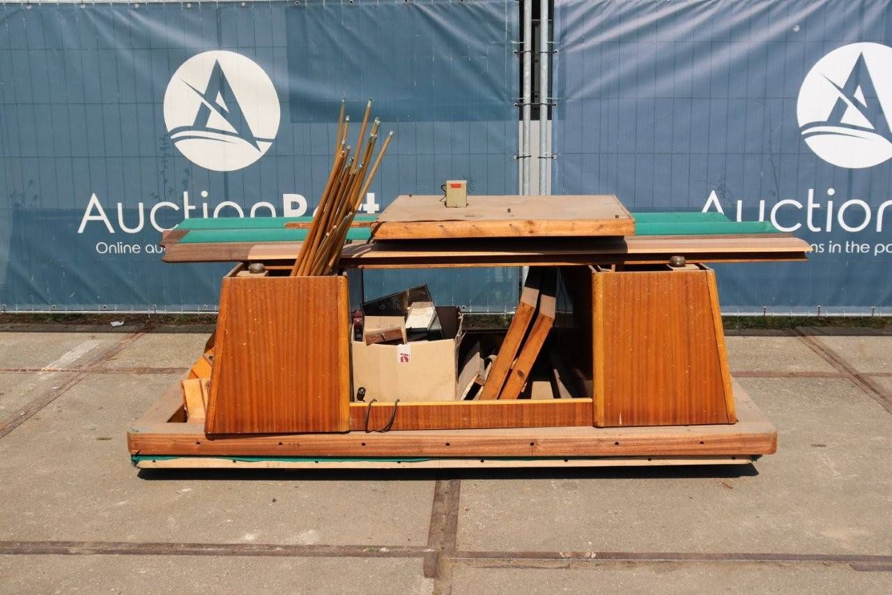 Pool table