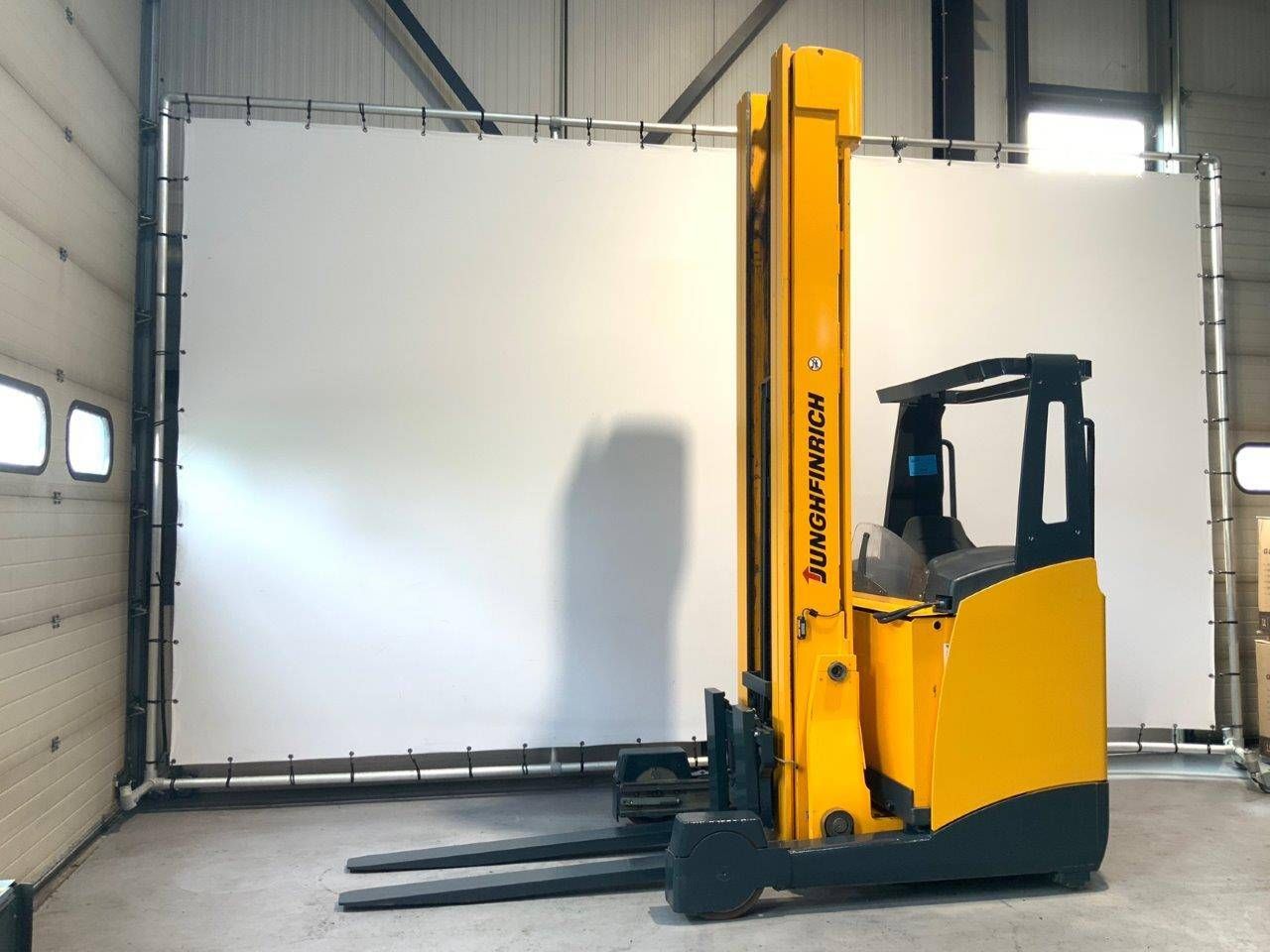 Reach truck Jungheinrich ETV 320 Electric 2000kg 8.42m 2010