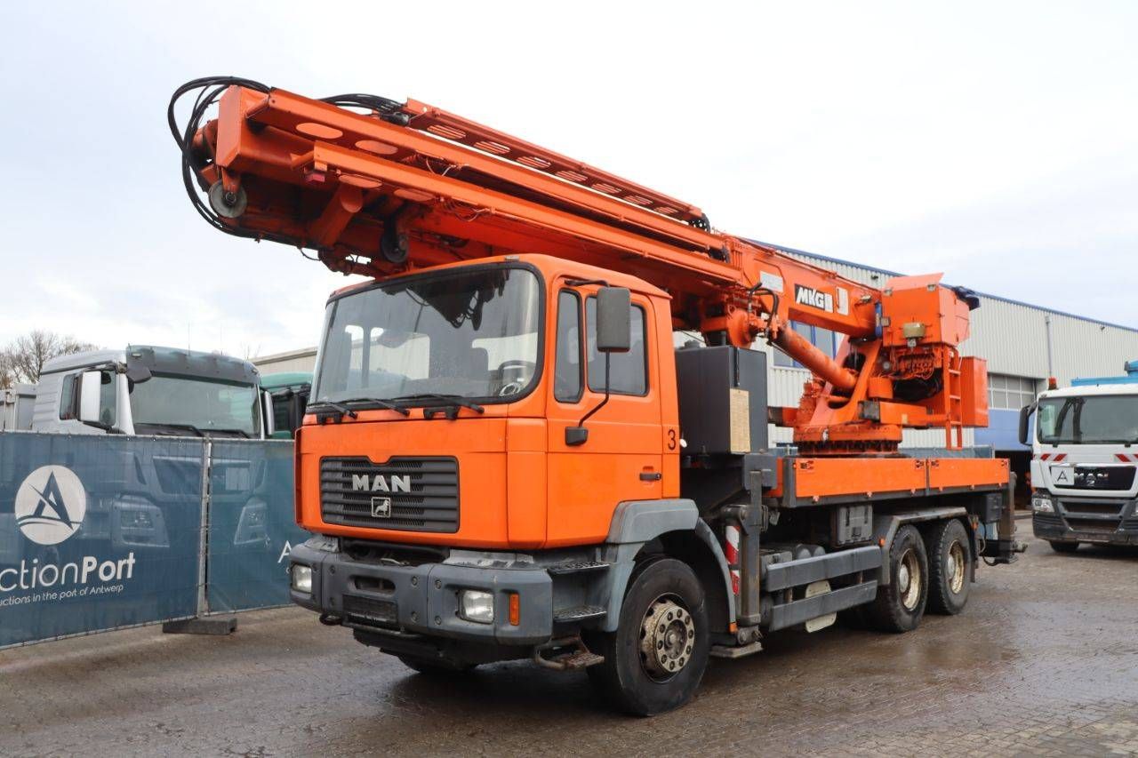 Crane truck MAN 26.364 6x4 Diesel 2002
