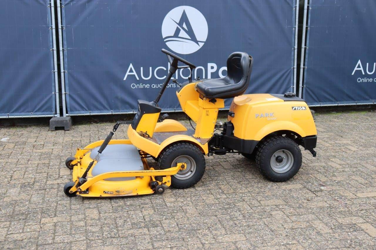 Riding mower Stiga Park Senator Petrol 12.5hp 
