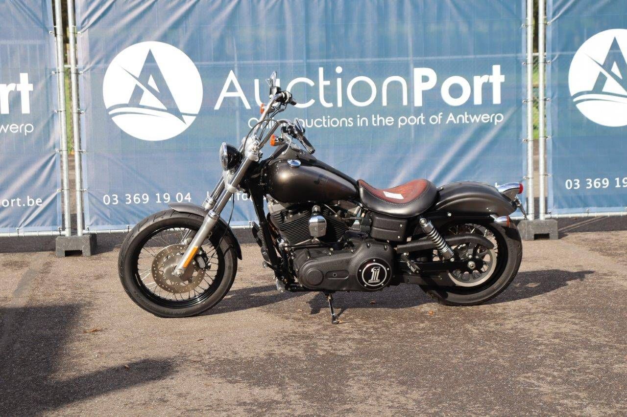 Motorcycle Harley-Davidson Dyna Street Bob Petrol 2011