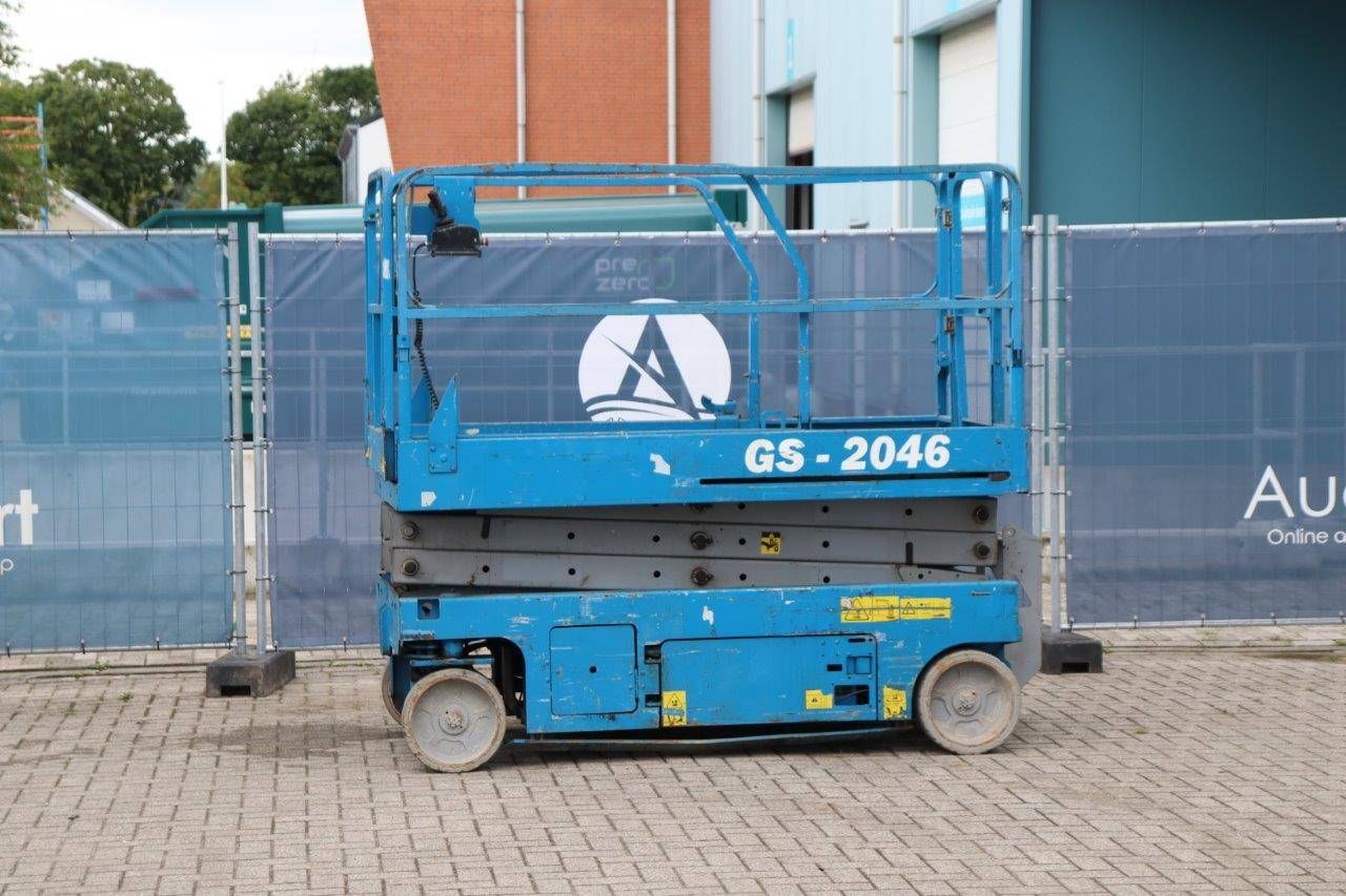 Scissor lift Genie GS2046 Electric 554kg 8.10m 2007