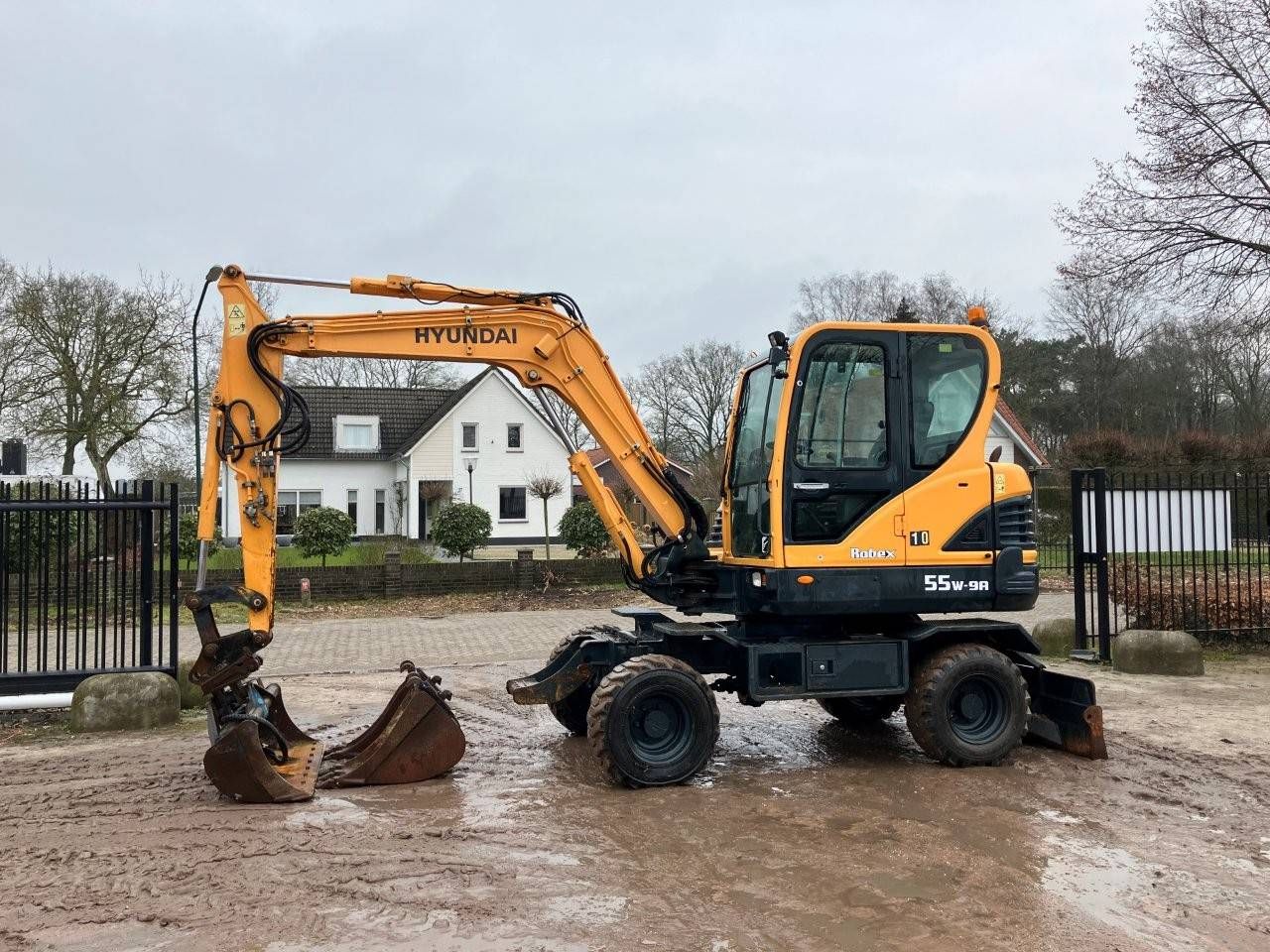 Wheeled excavator Hyundai Robex 55W-9A Diesel