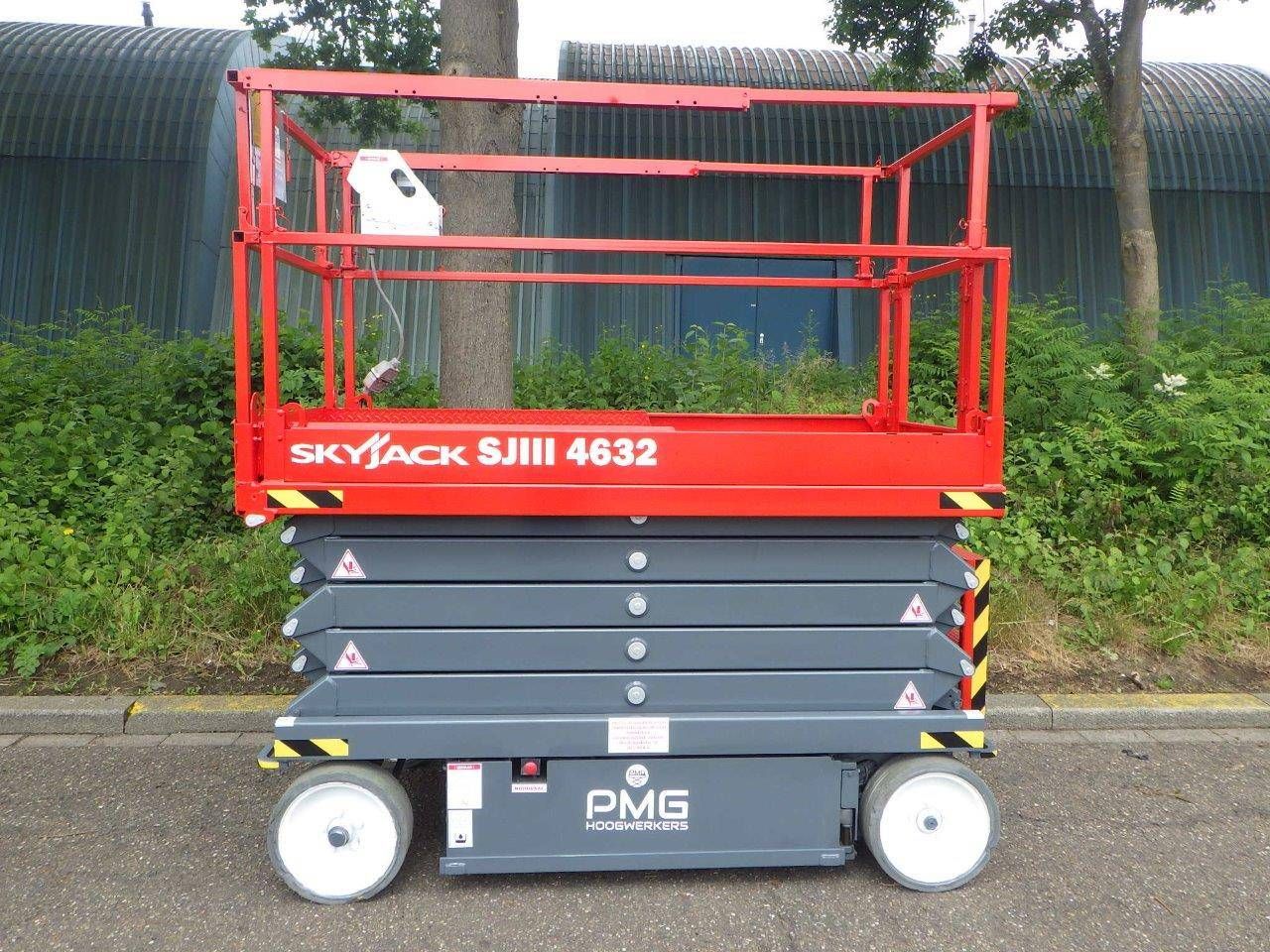 Scissor lift Skyjack SJ4632 Electric 11.75m 2013