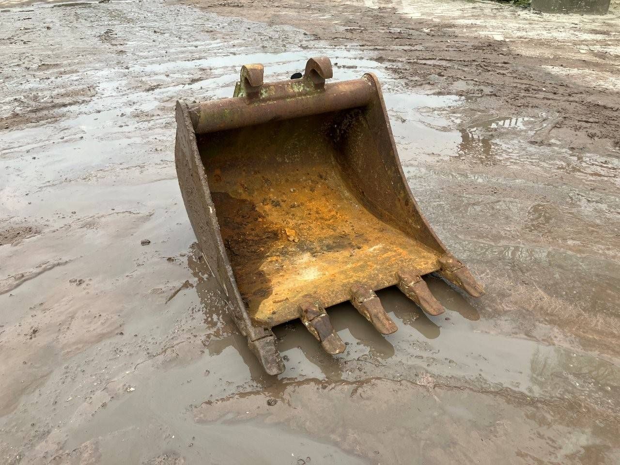 Excavator bucket