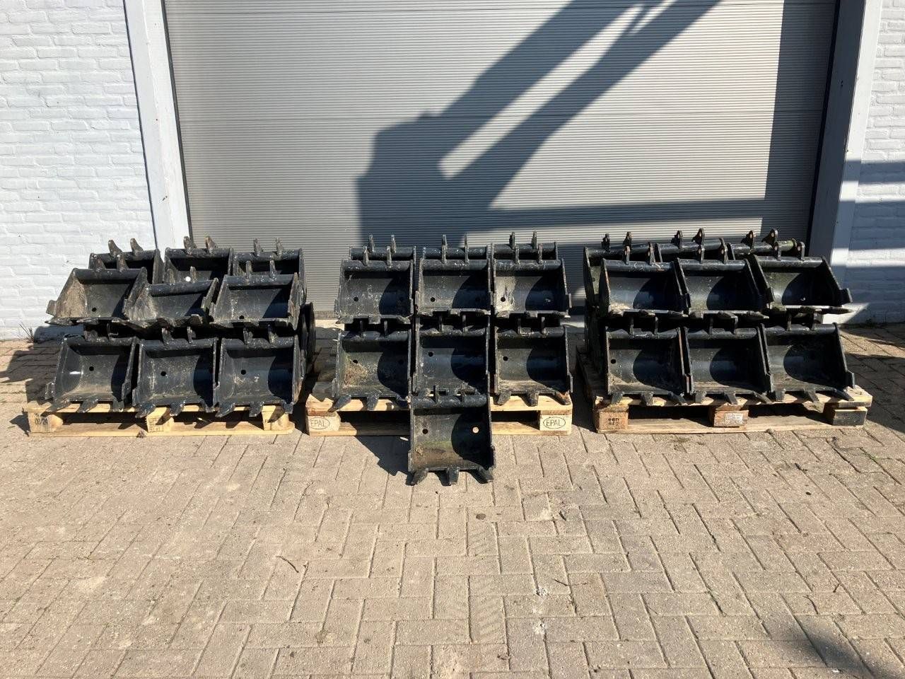 Batch of Excavator Buckets 46 pieces New