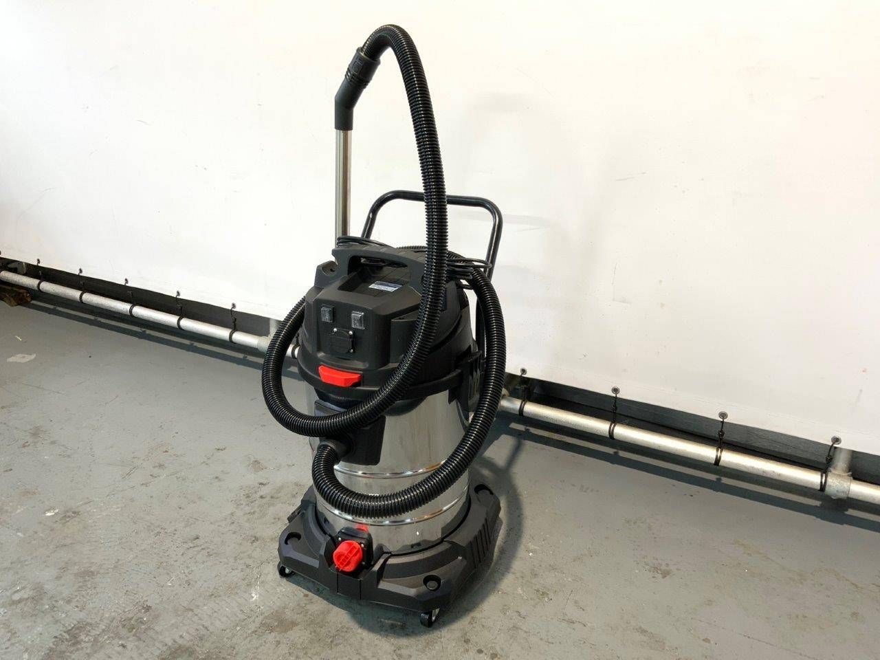 Industrial vacuum cleaner 65L New