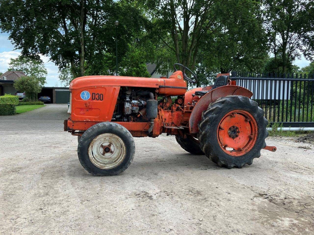 Narrow track tractor Renault D30 Diesel