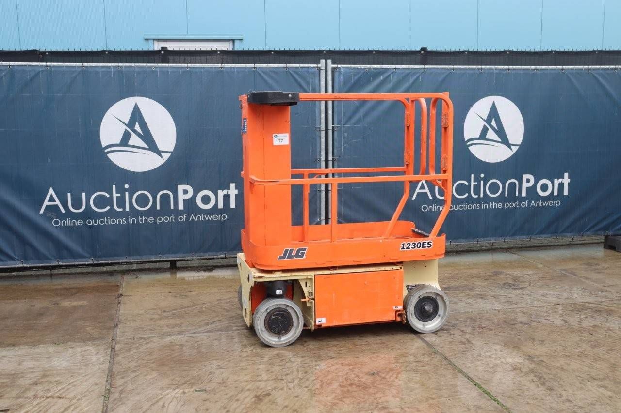 Mast lift JLG 1230ES Electric 5.66m 2010