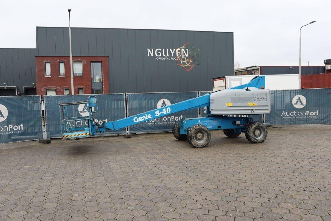 Telescopic boom lift Genie S-40 Diesel 9.7m