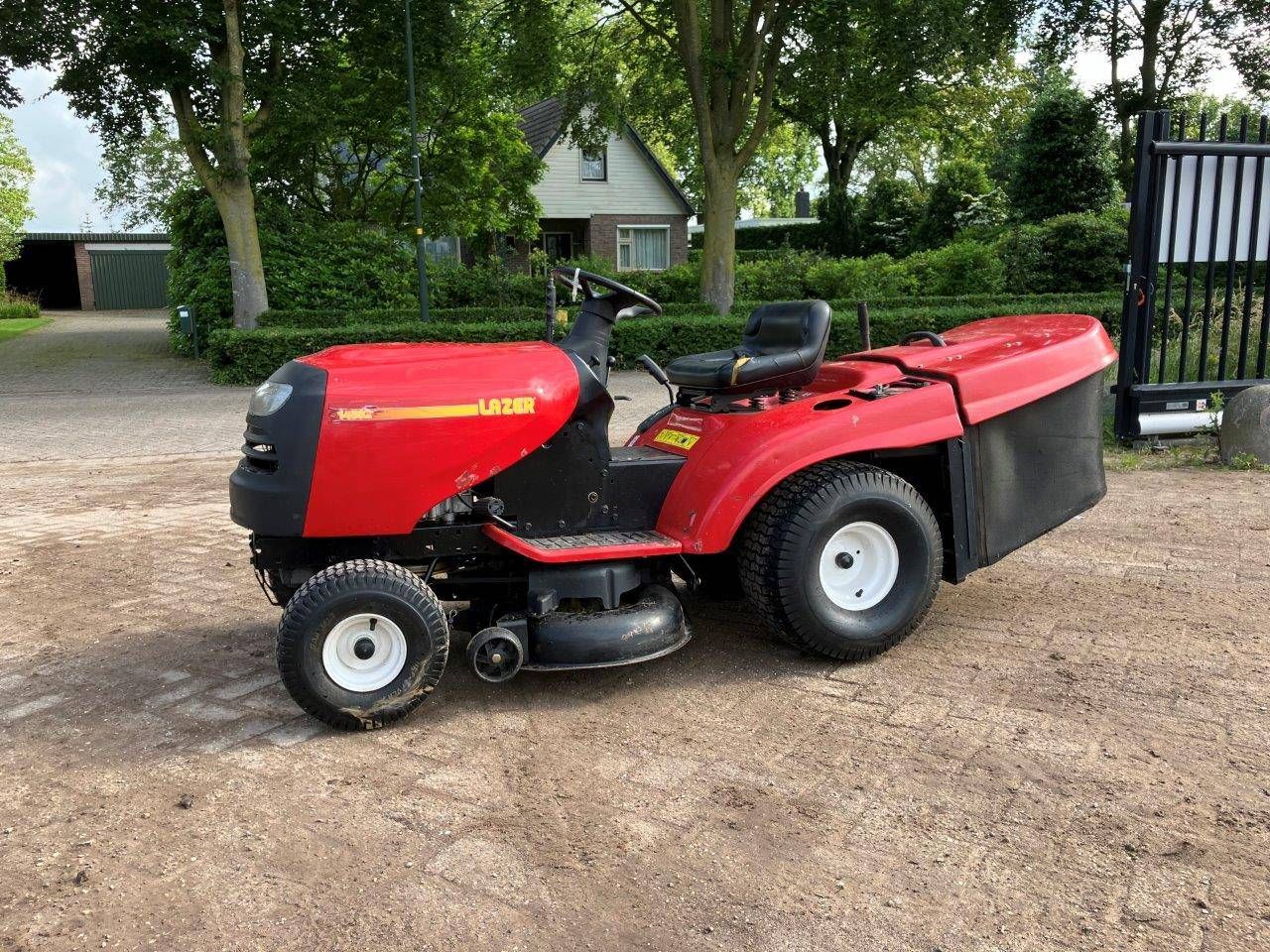 Riding mower Lazer 14592 with Gasoline collection box
