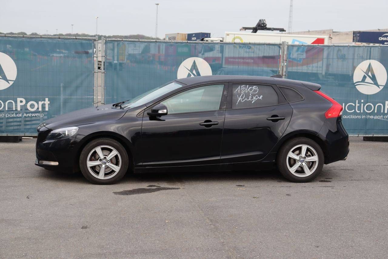 Passenger car Volvo V40 Petrol 120hp 2014 (Margin)