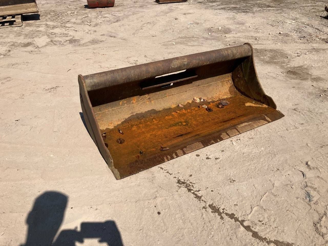 Wide bucket 140cm