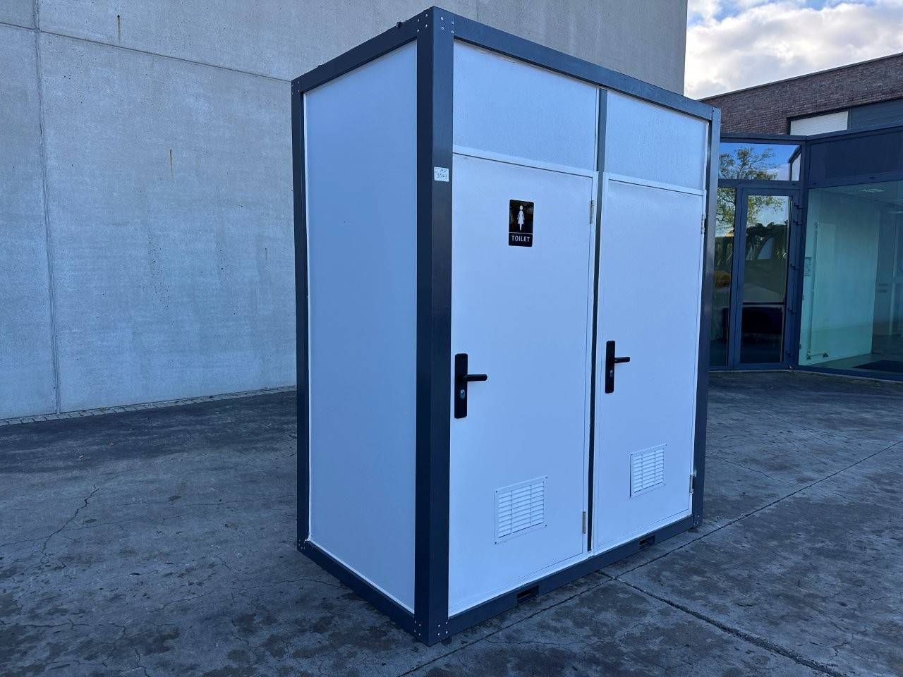 Double Toilet Cabin
