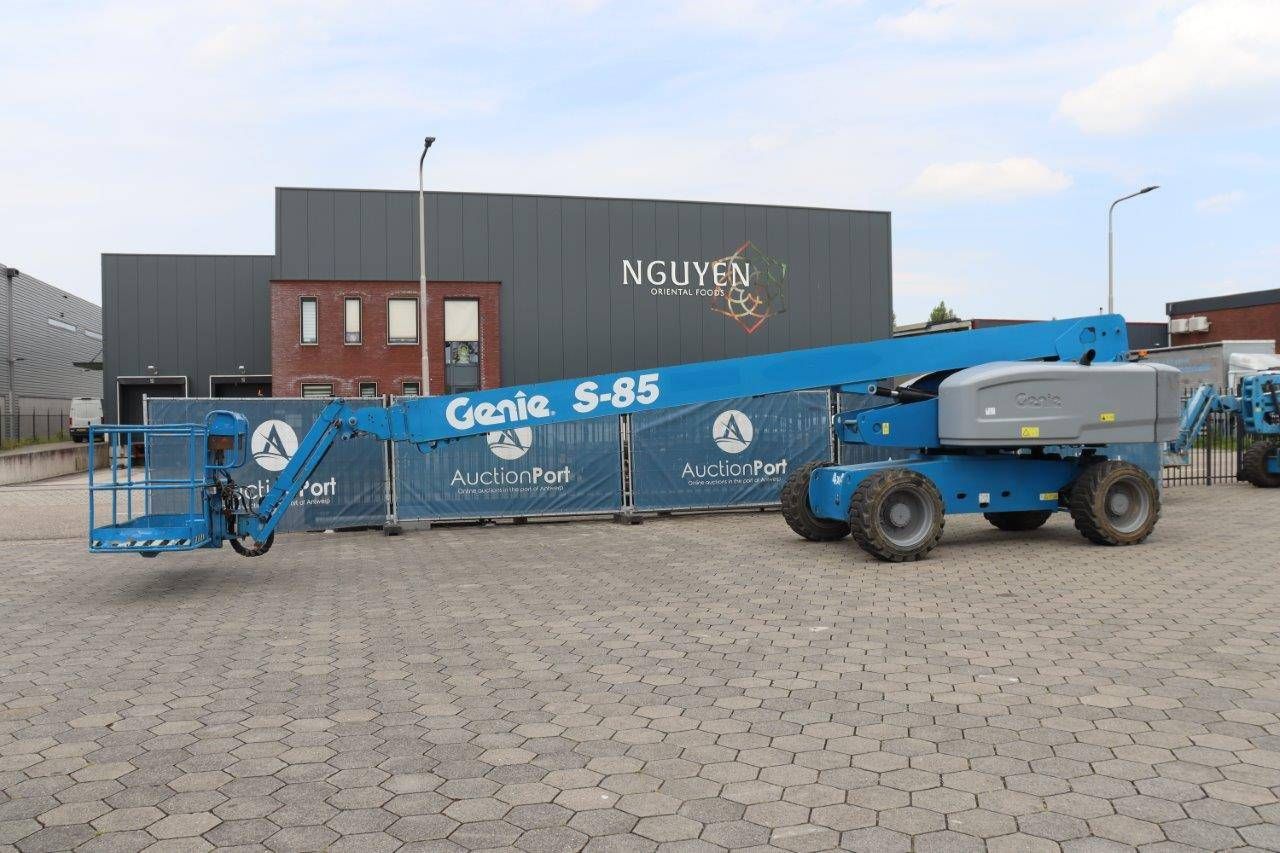 Telescopic boom lift Genie S85 Diesel 227kg 27.7m 2013