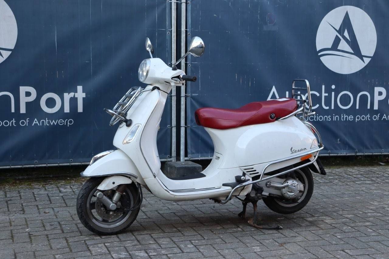 Scooter Piaggio Vespa LX 50 Petrol (Margin)