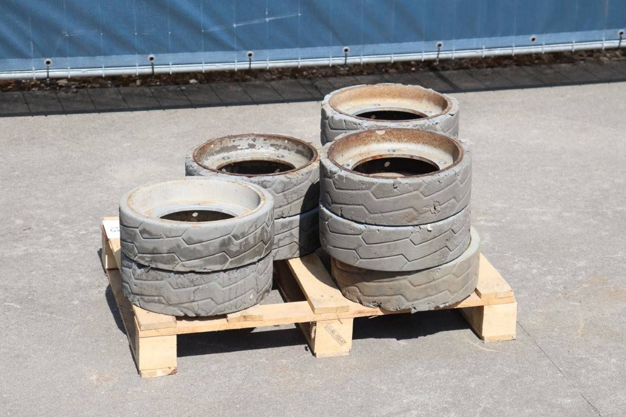 Lot of Aerial Work Platform Tires 323x100 for JLG