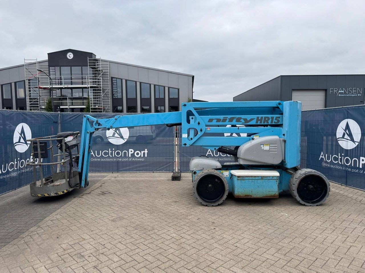 Articulating boom lift Nifty HR15NDE Electric15.2m 2010