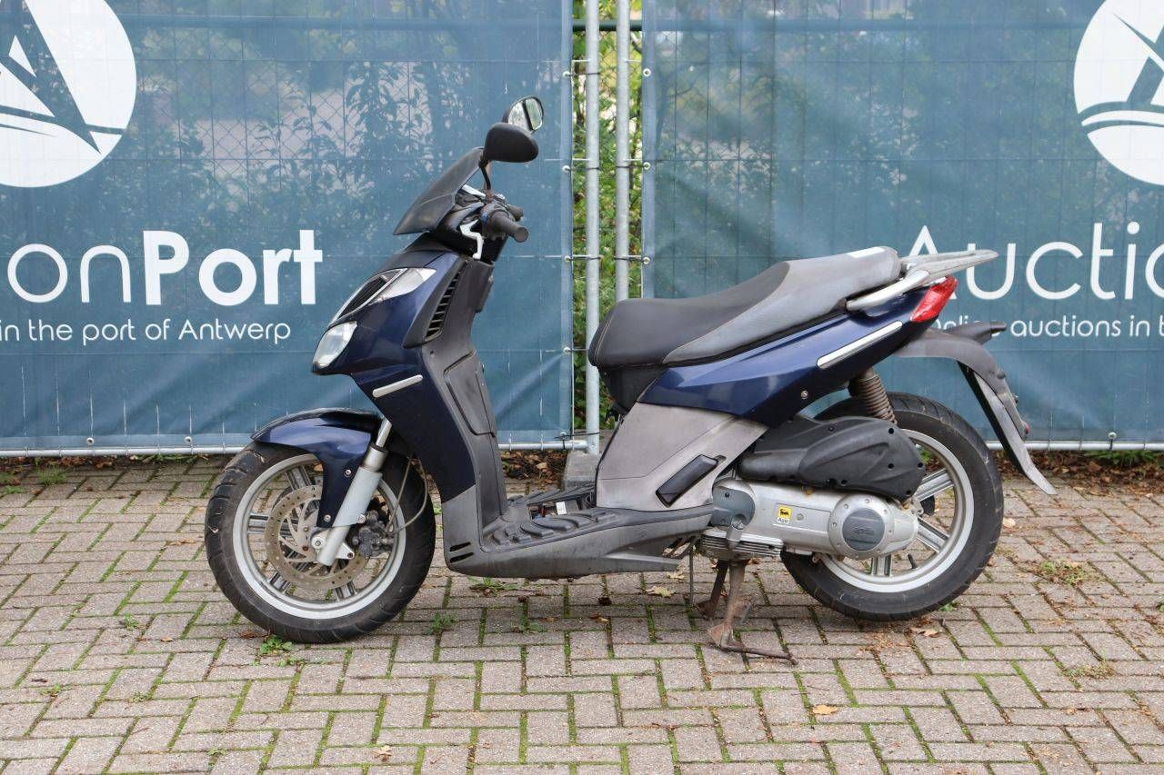 Scooter a gasolina Aprilia 250ie