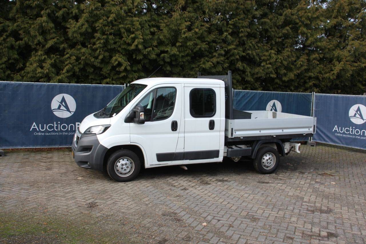 Box truck Peugeot Boxer 333 2.2 HDI L2H2 XR Diesel 132hp 2015