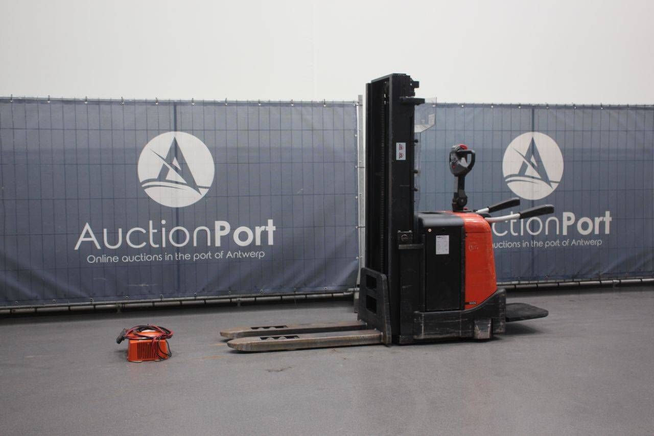 Stacker BT SPE160 Electric 1600kg 2.9m 2004