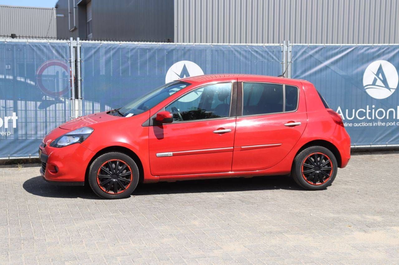 Renault CLIO Petrol 2011