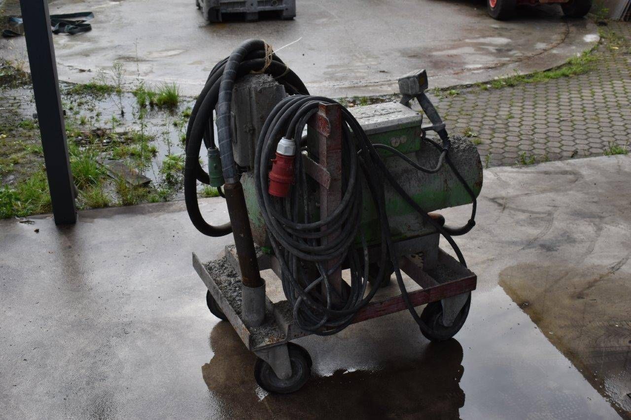 Vibrator for concrete (Margin)